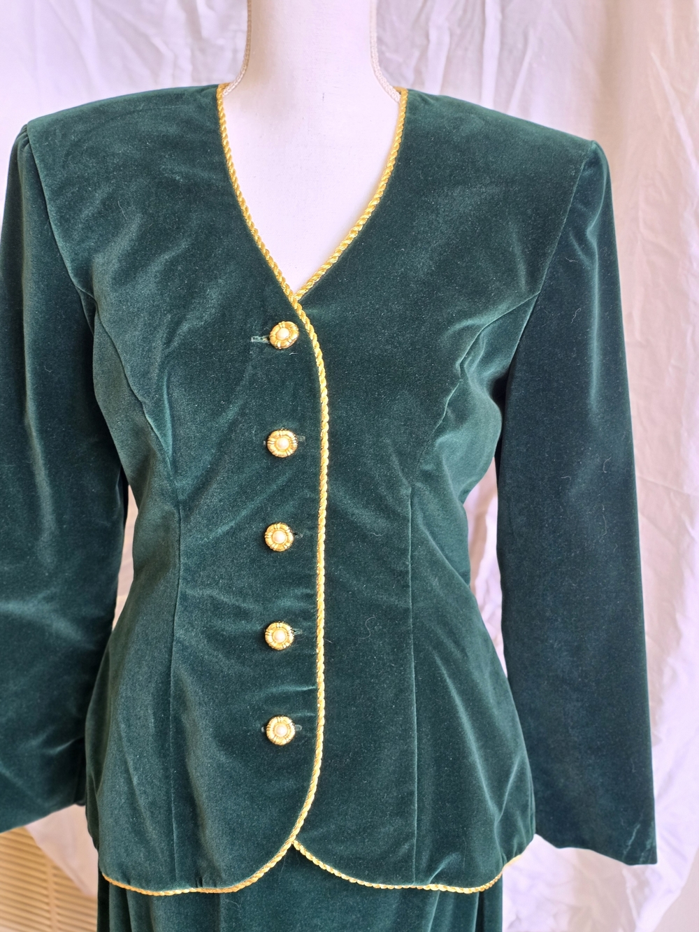 Emerald Green Velvet Two-Piece Skirt Suit with Gold Trim And Matching Purse - Picture 2 of 8